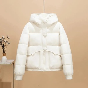 2024 invierno nuevo abrigo cálido con capucha para mujer Chaqueta de algodón transpirable con relleno prendas de vestir cortas Parka estilo Procesamiento de punto - Product Image 3
