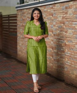 Georgette Long Kurti avec broderie Idéal pour le bureau et les vêtements occasionnels - Product Image 1