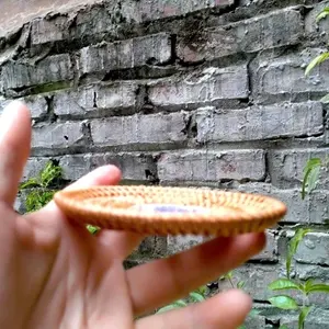 VENTA CALIENTE Bandeja de ratán redonda tejida con Incrustaciones de nácar y asas - Product Image 3