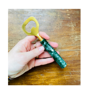 Ouvre-bouteille en résine Porte-clés de mariage créatif en gros et élégant Ouvre-bouteille en époxy Ouvre-bouteille en résine personnalisé - Product Image 2