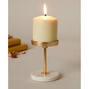 Bougeoir de pilier doré en métal de conception élégante avec la base ronde de marbre pour la décoration de table de maison et de mariage - Product Image 4