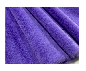 Prix de gros tricoté épais 100% polyester fausse fourrure de lapin en peluche tissu pour poupée affichage jouet vêtement fond Textile - Product Image 3