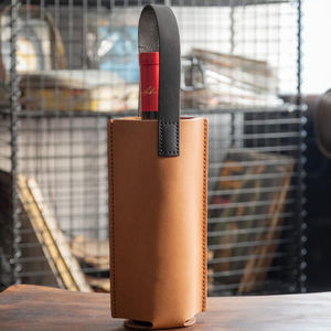 Portador de vino de cuero hecho a mano de primera calidad, bolso elegante, bolso de vino personalizado, regalo personalizado para amantes del vino, 2017 - Product Image 3