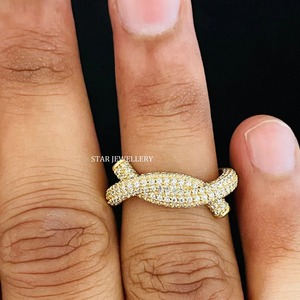Bague d'anniversaire de luxe pour femme en or massif 14 carats sertie de diamants naturels en pavé torsadé - Product Image 5