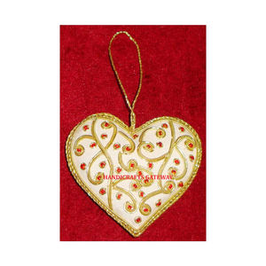 ผ้ากำมะหยี่ปักลายซาริประกายเงางามพร้อมลูกปัดและดีไซน์รูปหัวใจสีทองสำหรับตกแต่งต้นคริสต์มาสของขวัญ - Product Image 1