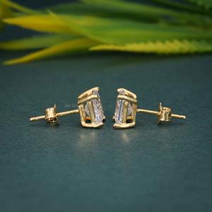 Pendientes de Botón de Oro de 14k con Diamante Cultivado en Laboratorio con Corte Princesa y Claridad VVS, Estilo Popular para Mujer, Lujo y Moda a Bajo Precio - Product Image 4