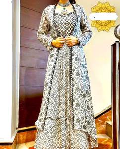 Nouvel arrivage Indo Western Palazzo Top Set avec haussement d'épaules ouvert à la mode de style traditionnel pour les fêtes de famille - Product Image 2