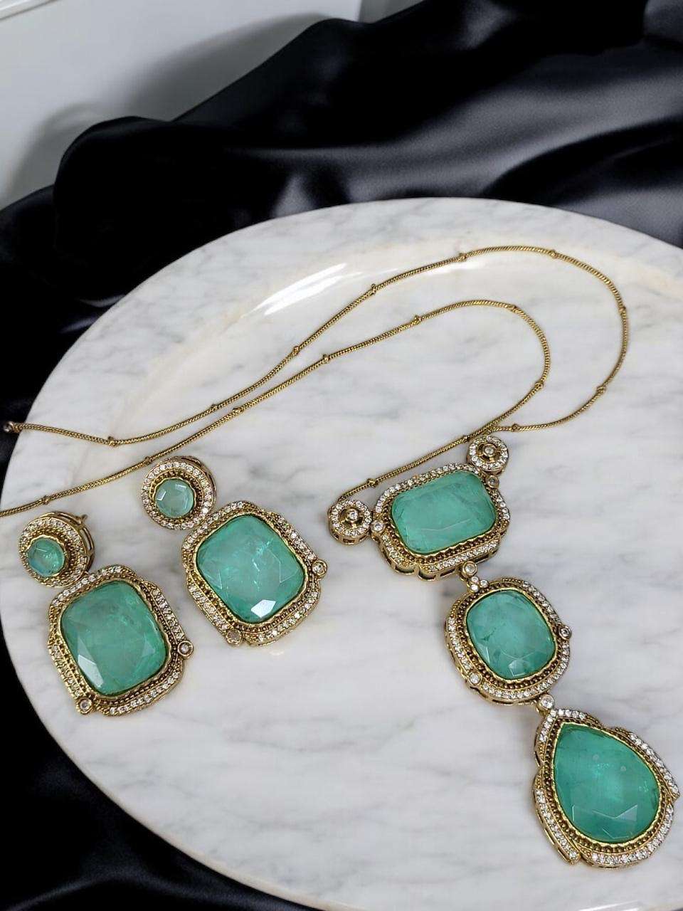 ทะเลสีเขียว