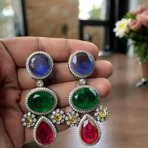 Elegantes pendientes de cascada de diamantes brillantes, joyería de latón de moda para mujeres para fiestas, compromisos, regalo perfecto - Product Image 1