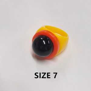 Vente en gros personnalisée de la meilleure qualité, fabriquée à la main et polie, belle bague en résine colorée pour femmes de l'Inde - Product Image 3