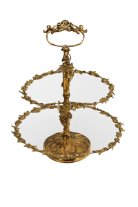 Élégant support à gâteau blanc à deux niveaux avec un design en dentelle complexe Parfait pour les pâtisseries Desserts Décoration de mariage et de fête de luxe - Product Image 3