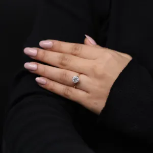 Anillo de Compromiso Solitario con Diamante de Laboratorio de Corte Redondo Clásico - Colección de Diamantes Elegantes - Product Image 6