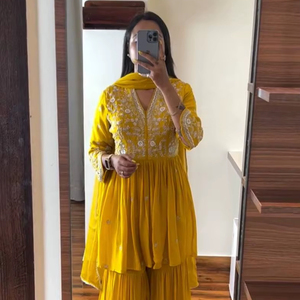 Conjunto Kurta Sharara Corto de Georgette Amarillo Mostaza Bordado de Lujo Unity con Dupatta, Transpirable, para Fiestas y Eventos - Product Image 1