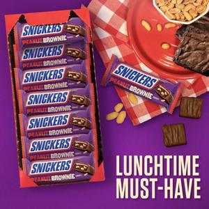 SNICKERS Peanut Brownie Squares, Barra de Chocolate de Tamaño Completo, 1.2 oz (Paquete de 24) - Product Image 5