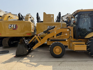 Chargeuse-pelleteuse de chantier Cat 420 haute performance, équipée d'une benne frontale polyvalente et d'une flèche extensible. - Product Image 5