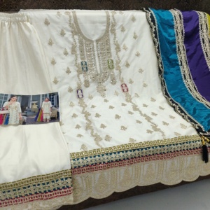 Diseñador de la mejor calidad, hermoso Chinon Silk Salwar Kameez con bordado para ocasiones especiales, disponible a precio mayorista - Product Image 3