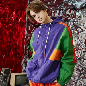 เสื้อแจ็คเก็ตกันลมแบบมีฮู้ด ผ้าโพลีเอสเตอร์ น้ำหนักเบา สำหรับผู้ชาย สีสันแบบคัสตอม  รับผลิตตามแบบ (OEM) พร้อมสกรีนโลโก้ ขายส่ง - Product Image 6