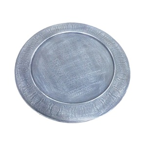 Argent antique pour assiette de chargeur Artisanat en métal au design vintage écologique pour restaurant servant durable et élégant - Product Image 1