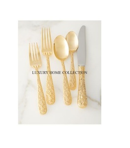 Ensemble de couverts en métal élégant pour cuisine moderne avec un style sophistiqué et une construction en acier inoxydable de haute qualité - Product Image 1