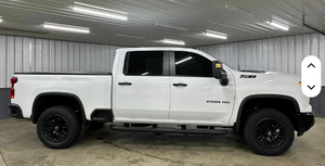 Chevrolet Silverado 2500 Custom Crew Cab Z71 4x4 d'occasion en excellent état - Modèle 2024 - Product Image 4