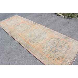 Alfombra Turca de 3.9x10.4 pies, Alfombra Vintage, Alfombra de Lana Abstracta en Tonos Naranja y Azul - Product Image 4