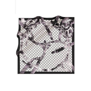 Pañuelo Cuadrado de Seda Satinada con Estampado Digital Vintage, Diseño en Blanco y Negro - Product Image 1