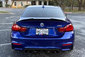 Voiture d'occasion haut de gamme 2023 BMW M4 Competition xDrive Cabriolet ~3 200 milles, 503 ch, moteur turbo 6 cylindres - Product Image 3