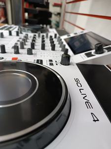 Mejor Oferta 2024/2025 Controlador de DJ Independiente SC LIVE de 4 Decks, 100% Original Sellado de Fábrica - Product Image 3