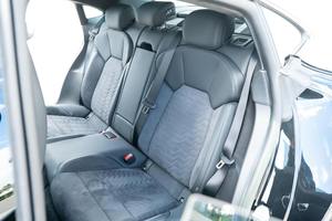 Auto Usado Confiable, Audi RS e-tron GT 2024, 637 HP, Motor Dual, Tracción en las Cuatro Ruedas - Product Image 5