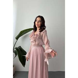 Ensemble chemisier à volants rose poudré et jupe élastiquée - Rose poudré - Product Image 2