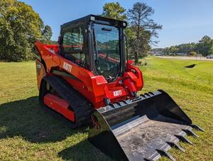Chargeuse compacte KIOTI à bas prix, 74 CV, en excellent état, avec cabine fermée, 3 tonnes, Kubota SVL75 - Product Image 3