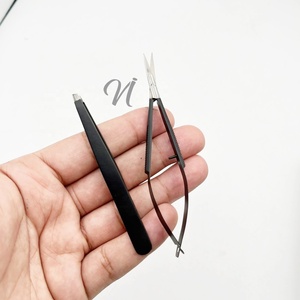 Ensemble de pinces à sourcils personnalisées de qualité supérieure, 100% acier inoxydable, pointe inclinée noire, légères et durables - Product Image 6