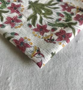 Tela de Algodón Estampada a Mano con Diseño Floral Blanco, Estilo Tradicional Mughal - Product Image 3