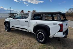 Toyota Tacoma TRD Off-Road Doble Cabina 4x4 Turbo de 4 Cilindros Usada, Año 2025 - Product Image 2