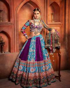 Conjunto de Lehenga Choli Tradicional para Fiesta, Especial Navratri, Tela de Algodón Muslin Pesado de Secado Rápido - Product Image 1