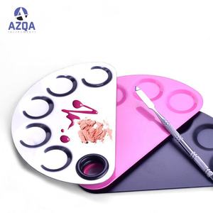 Palette de maquillage et d'art des ongles personnalisée en gros avec spatule de mélange en acier inoxydable pour usage professionnel - Product Image 1