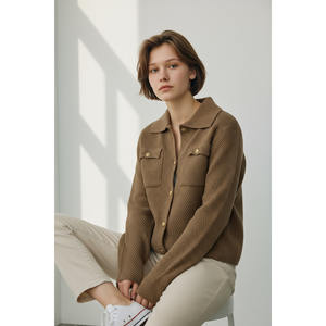 Chaqueta de Punto Texturizada para Hombre con Botones Dorados, Detalle de Doble Bolsillo, Cuello Polo y Mangas Largas - Product Image 2