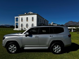 Usado 2025 Toyota Land Cr uiser 300 3.3D de la marca de la parte trasera, - Product Image 2