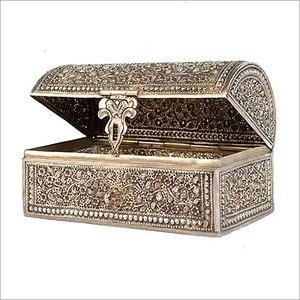 Quality <b>Collection</b> Silver Finished Unique Design Hot Selling Luxury Square Metal Jewellery <b>Box</b> for Rings Necklace Decoration - Product Image 6