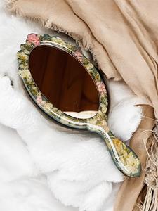 Miroir à main en résine avec finition lisse et brillante, parfait pour un usage quotidien, le maquillage ou des fins décoratives, ajoutant une touche élégante - Product Image 4