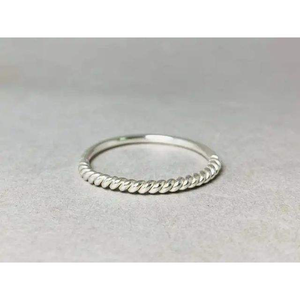 Anillo Apilable de Plata de Ley 925, Diseño Delicado de Media Torsión, para Uso Diario, Hecho a Mano, Venta al por Mayor - Product Image 2