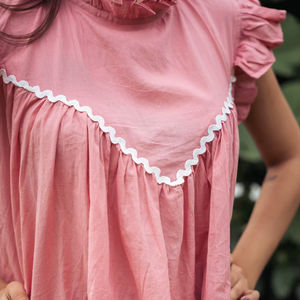 Ropa de diseñador superior de aspecto moderno Blusas camisas y TOPS en tela de algodón Artículo elegante para artículos de tops de primavera y verano - Product Image 1