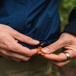 Chaqueta cortavientos resistente al agua OEM personalizada para hombre, suave y cómoda, perfecta para usar durante todo el día - Product Image 3