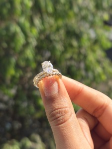 Bague en or jaune 14K 18K avec diamant de laboratoire taille ovale central, sertissage pavé dissimulé, collier assorti et bague à sertissage clos, bijoux de mariée - Product Image 4