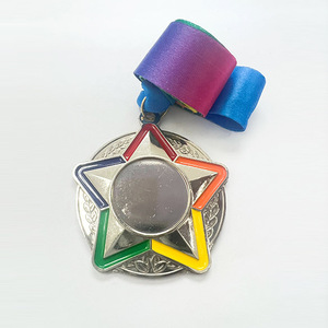 Médaille de récompense en métal argenté avec impression UV pour les cadeaux promotionnels et les cadeaux de bienvenue - Product Image 2