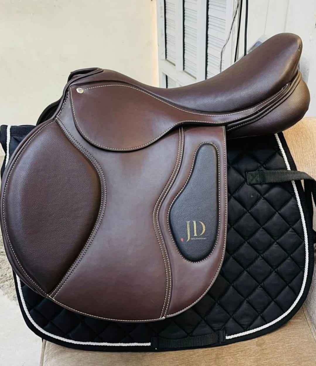 สีน้ำตาล