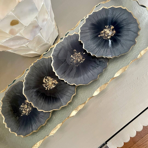 Sous-verre rond personnalisable en résine noire et blanche de haute qualité, artisanat en résine multicolore pour la décoration intérieure - Product Image 4