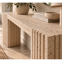 Table console moderne en travertin Wabi-Sabi avec pieds cannelés asymétriques pour salon, entrée, meubles de luxe pour la maison
