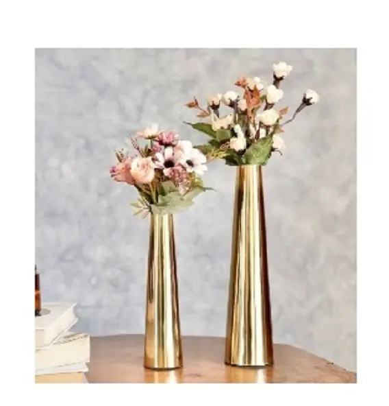 Ensemble de deux vases à fleurs en métal doré Décoration intérieure Luxe Moderne Simple longs vases pour fleurs Vente en gros Dessus de table Ensemble de deux vases