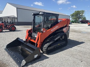 Cargadora Compacta Usada Kubota SVL 973 de 5 Toneladas con Orugas, Cucharón Frontal, Motor Kubota MOOG TCM para Construcción Agrícola - Product Image 1